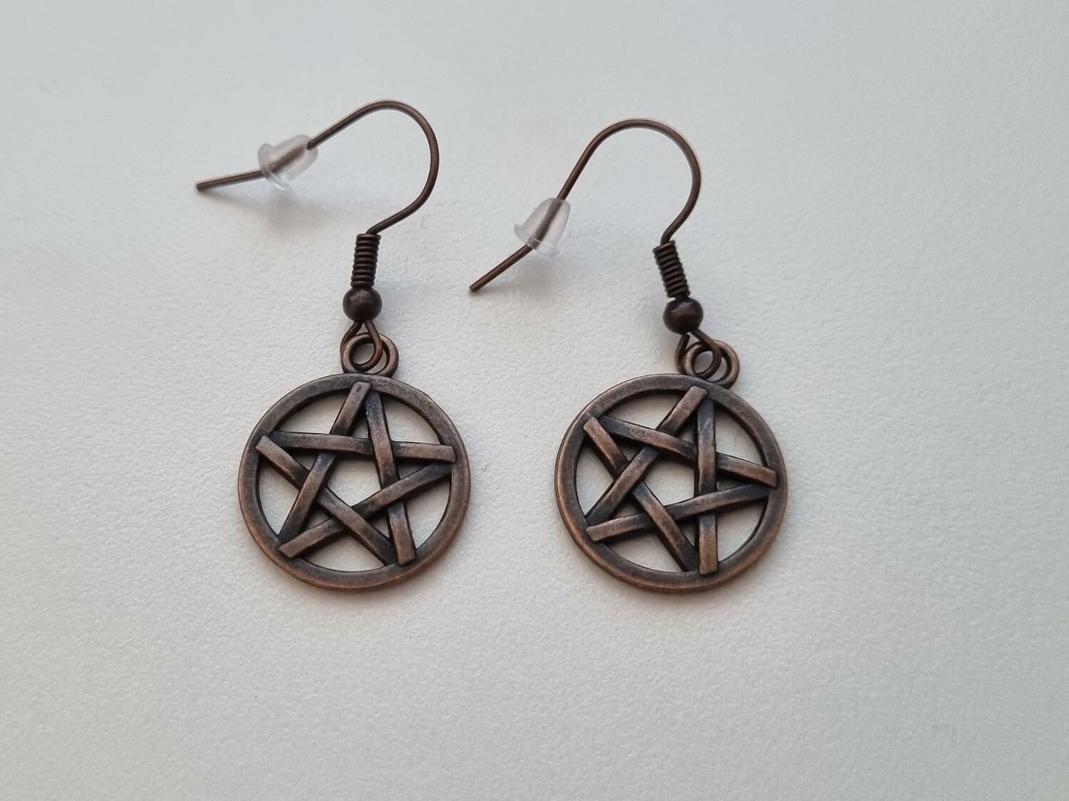 Kopparfärgade örhängen, Pentagram