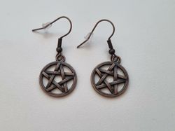 Kopparfärgade örhängen, Pentagram