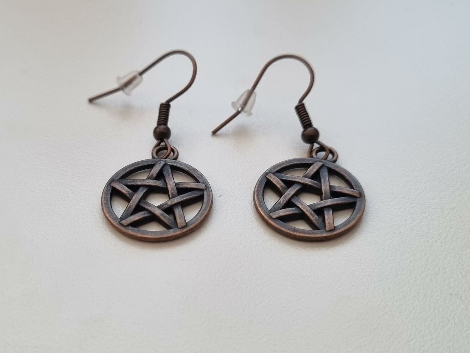 Kopparfärgade örhängen, Pentagram