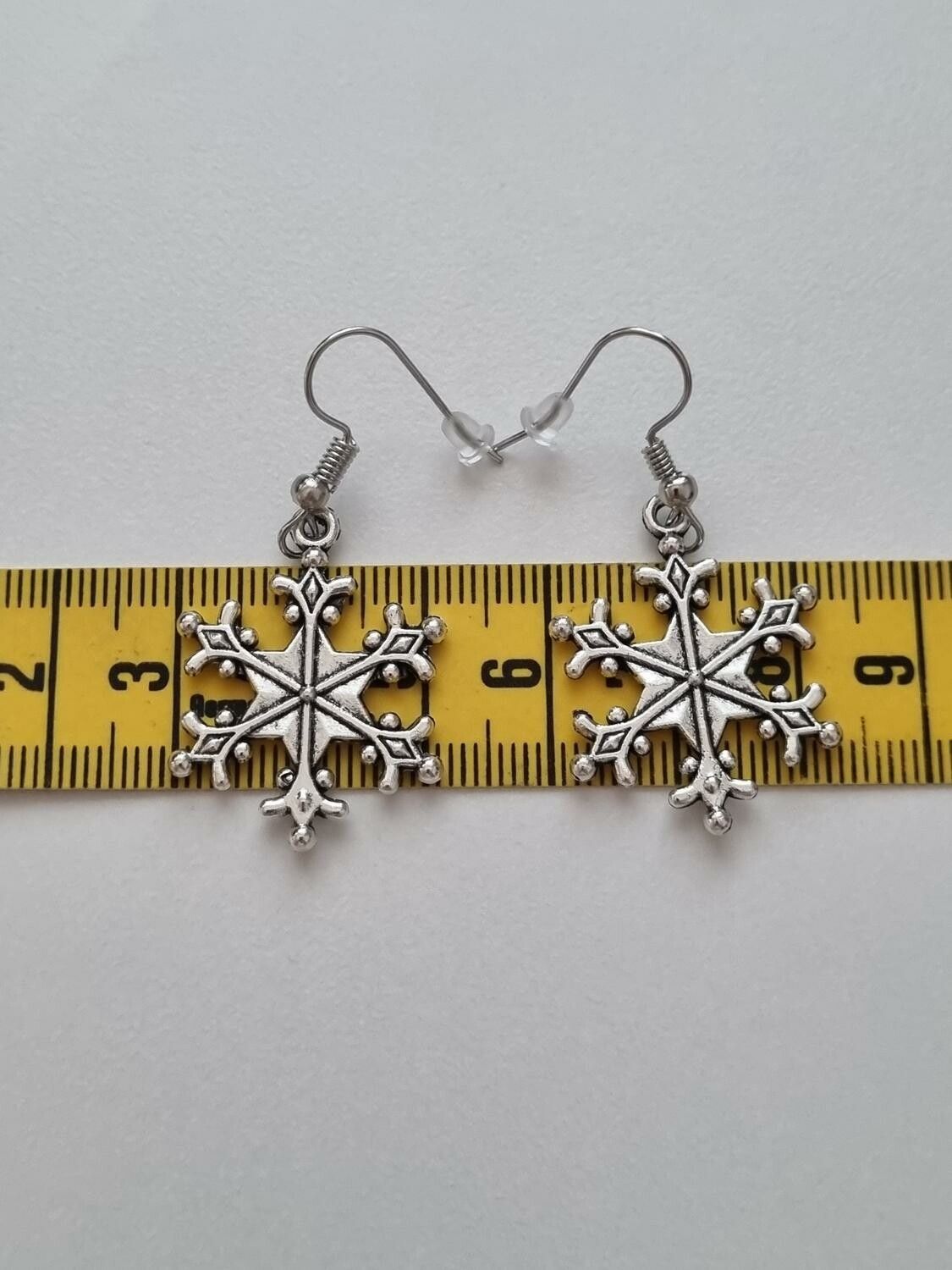 Örhängen Snöflingor, antiksilverfärgade