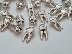 2 st tänder, tandberlocker / charms för smyckestillverkning (silverfärgade)