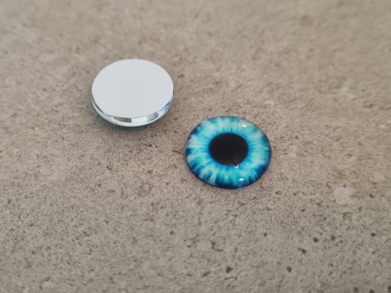 2 st drakögon kattögon i glas, glasinfattningar, cabochoner (12 mm)