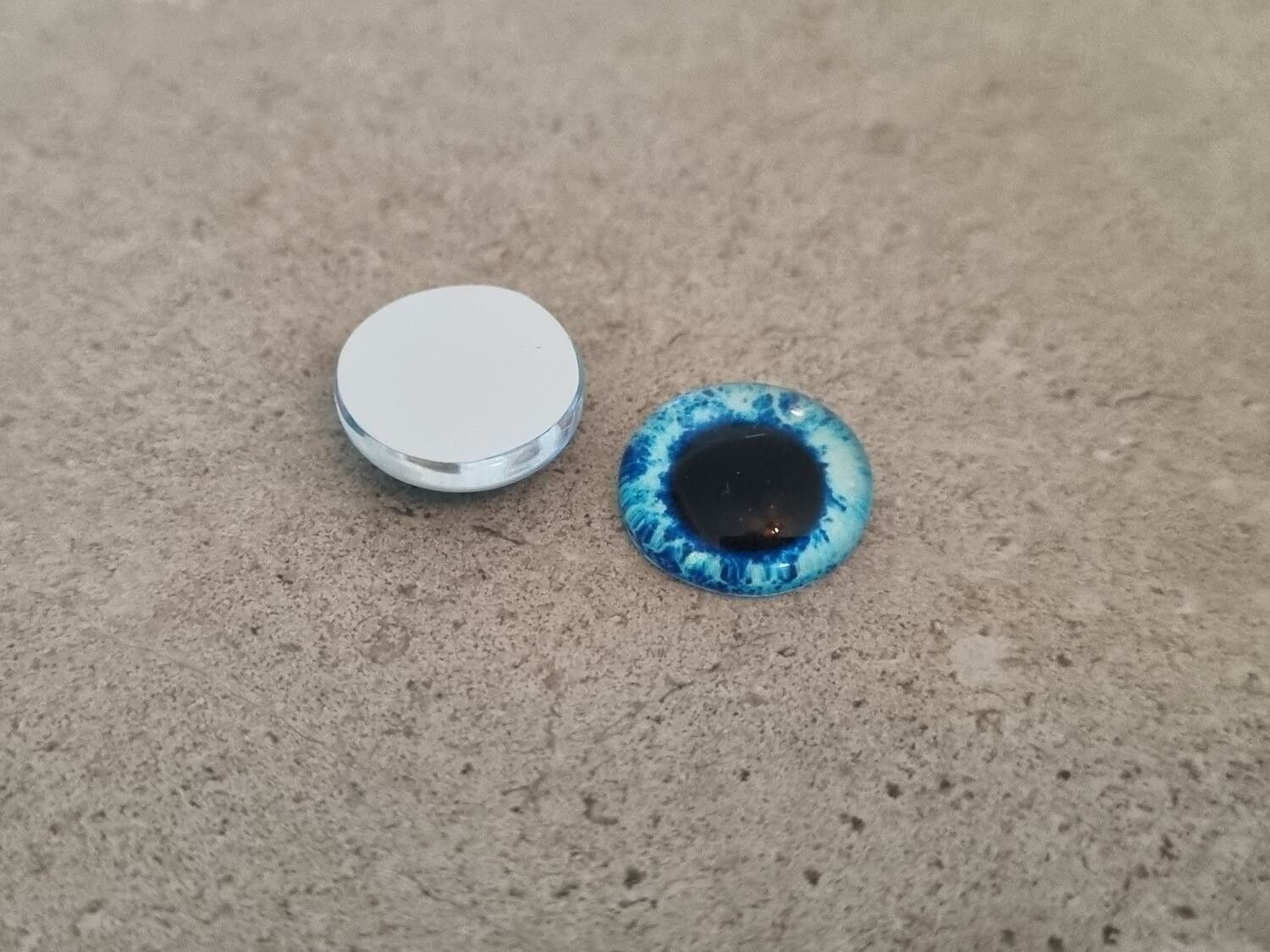 2 st drakögon kattögon i glas, glasinfattningar, cabochoner (12 mm)
