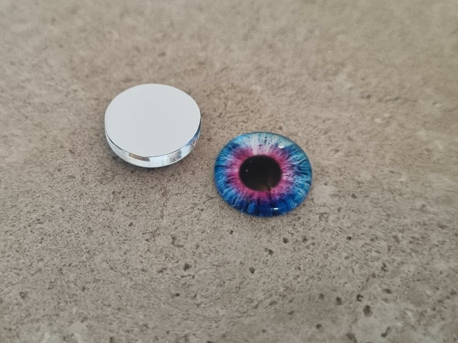 2 st drakögon kattögon i glas, glasinfattningar, cabochoner (12 mm)