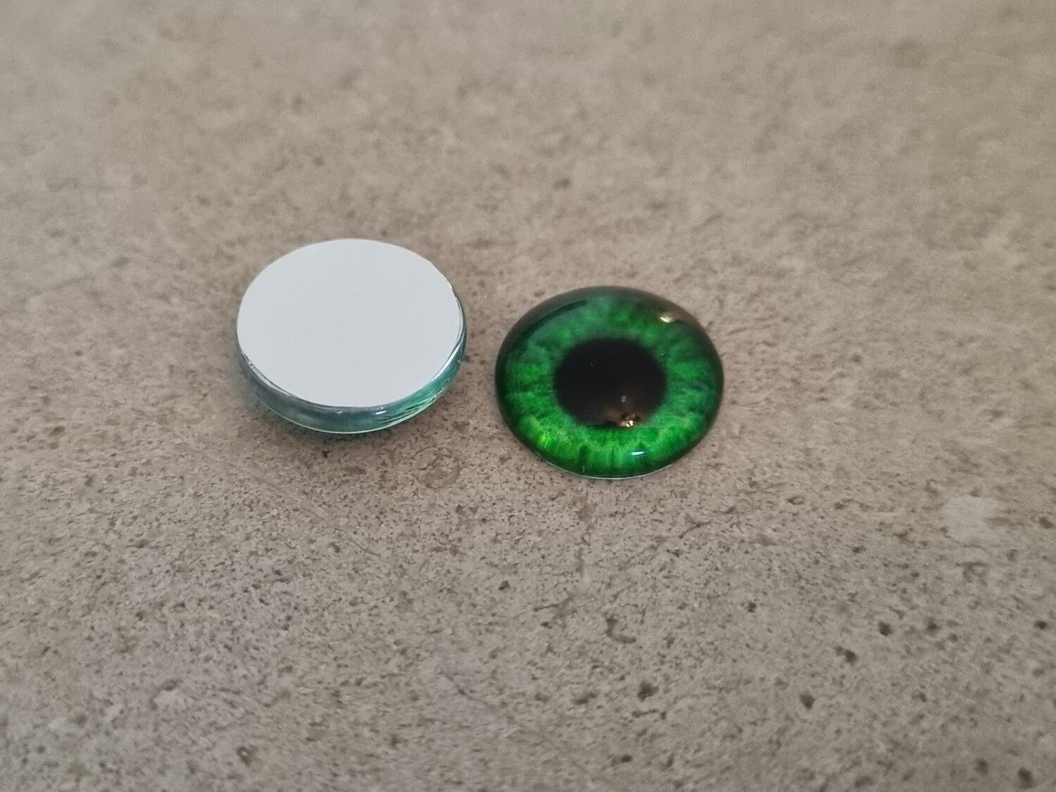 2 st drakögon kattögon i glas, glasinfattningar, cabochoner (12 mm)