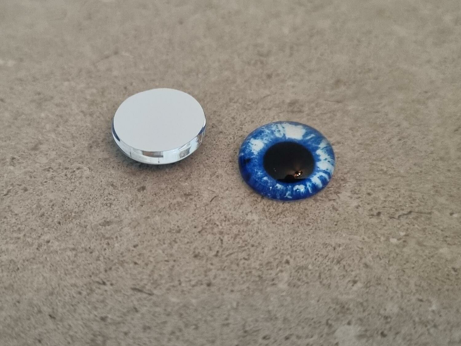 2 st drakögon kattögon i glas, glasinfattningar, cabochoner (12 mm)
