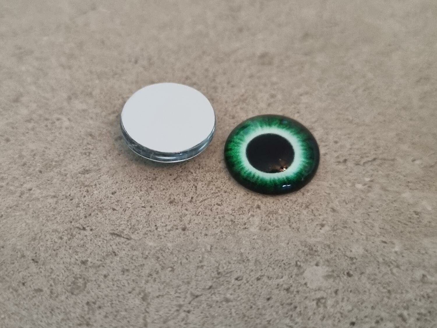 2 st drakögon kattögon i glas, glasinfattningar, cabochoner (12 mm)