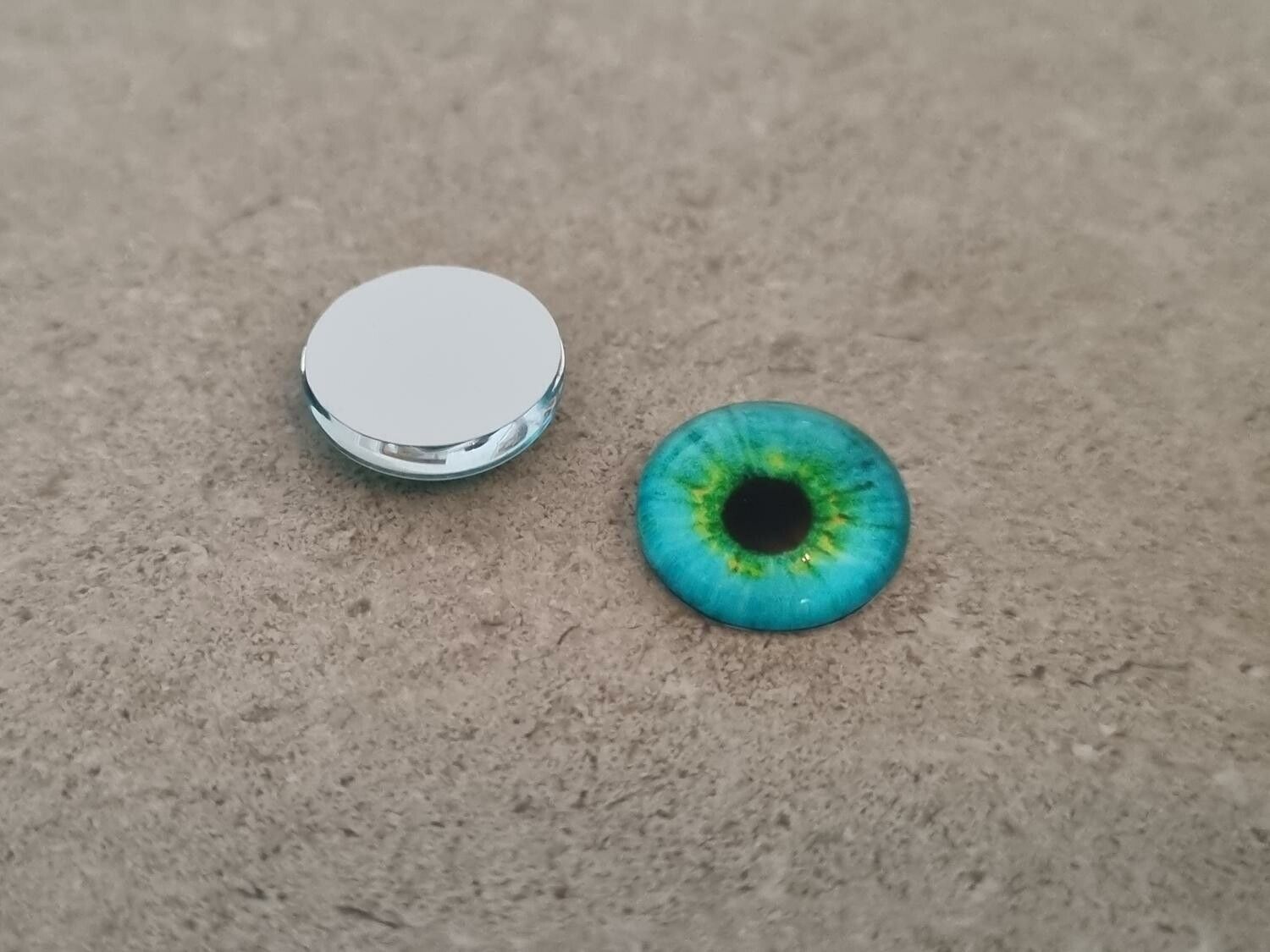 2 st drakögon kattögon i glas, glasinfattningar, cabochoner (12 mm)