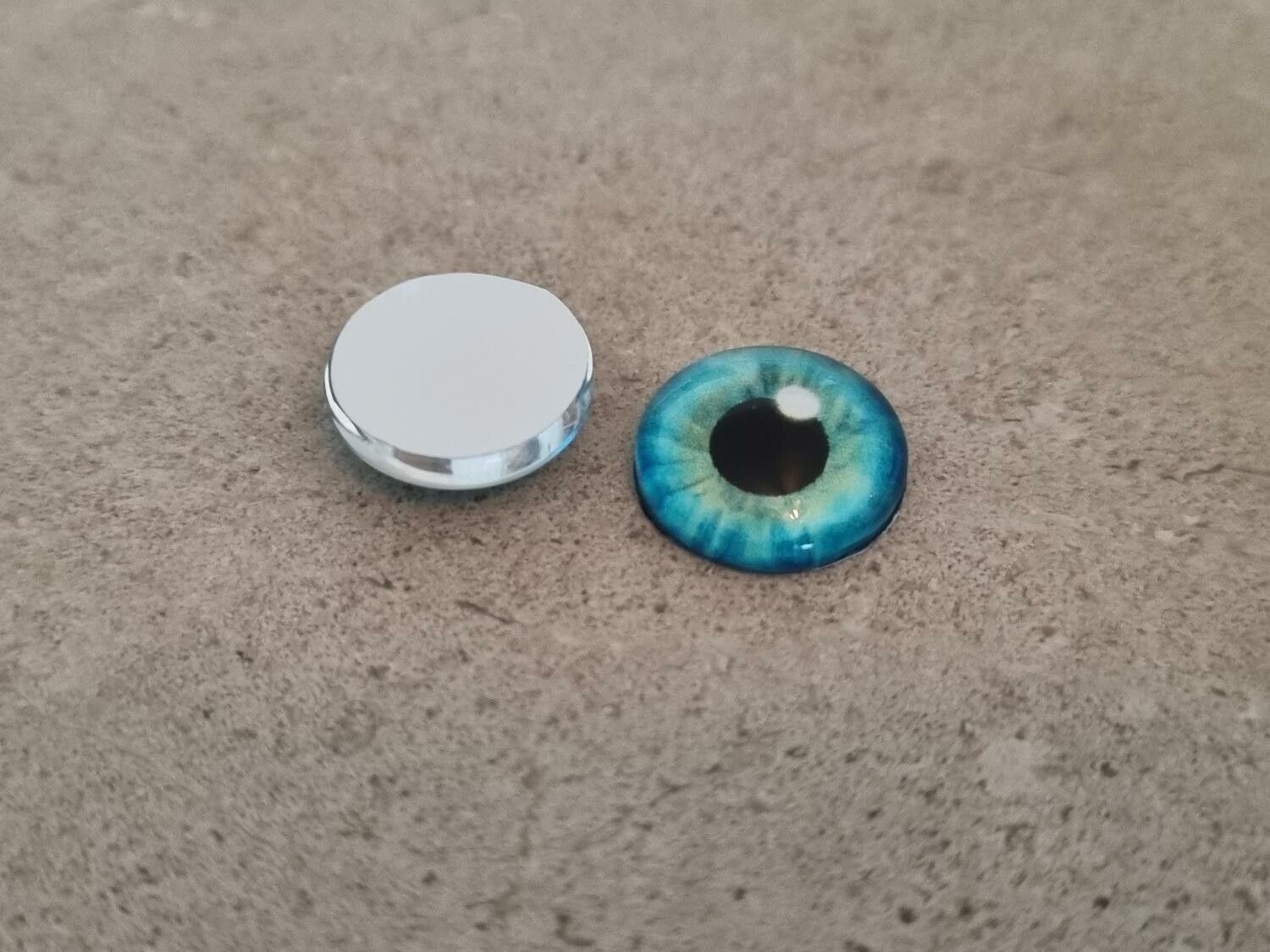 2 st drakögon kattögon i glas, glasinfattningar, cabochoner (12 mm)