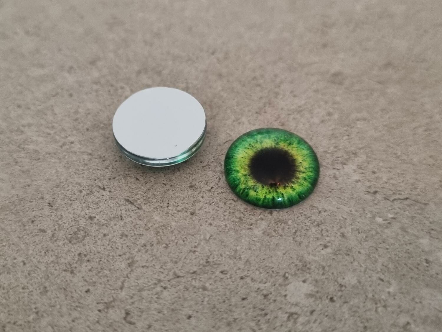 2 st drakögon kattögon i glas, glasinfattningar, cabochoner (12 mm)