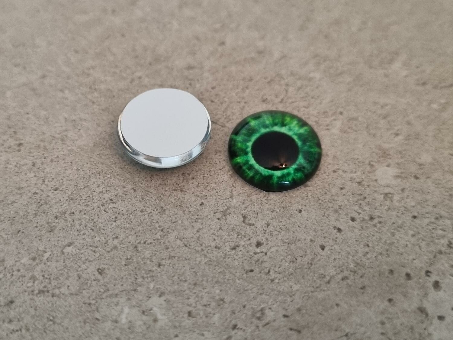 2 st drakögon kattögon i glas, glasinfattningar, cabochoner (12 mm)