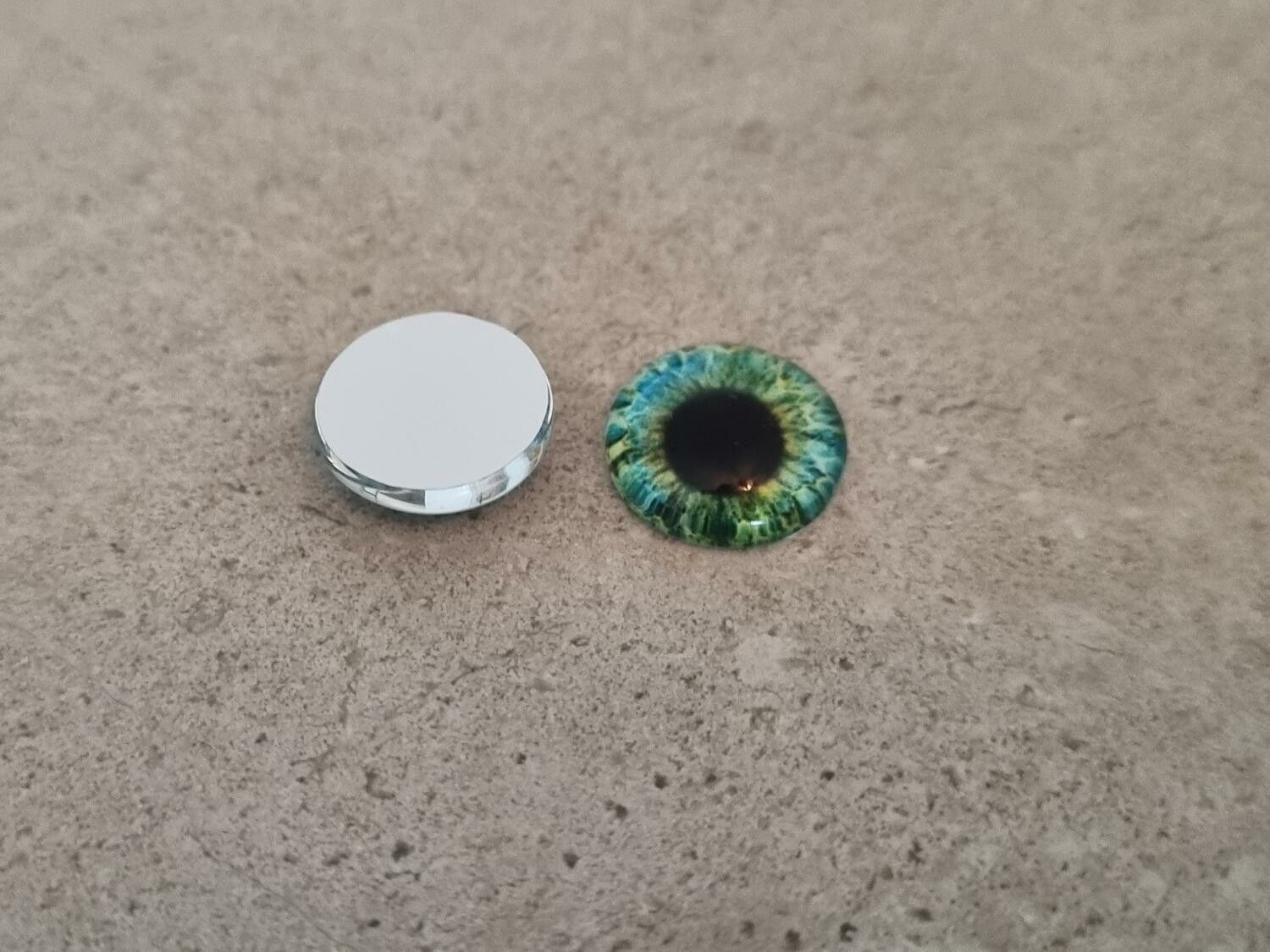2 st drakögon kattögon i glas, glasinfattningar, cabochoner (12 mm)