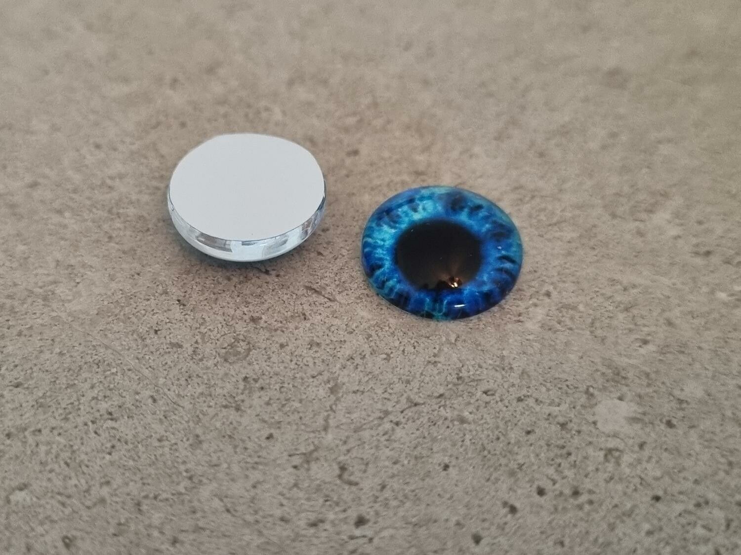 2 st drakögon kattögon i glas, glasinfattningar, cabochoner (12 mm)