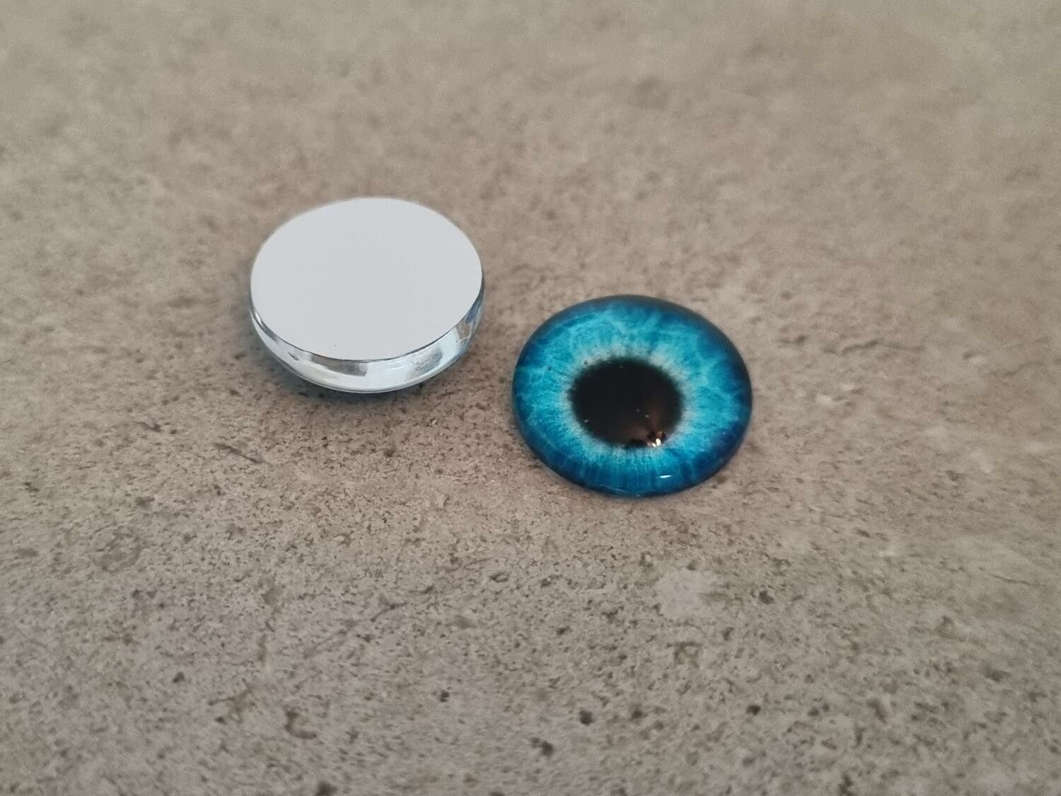 2 st drakögon kattögon i glas, glasinfattningar, cabochoner (12 mm)