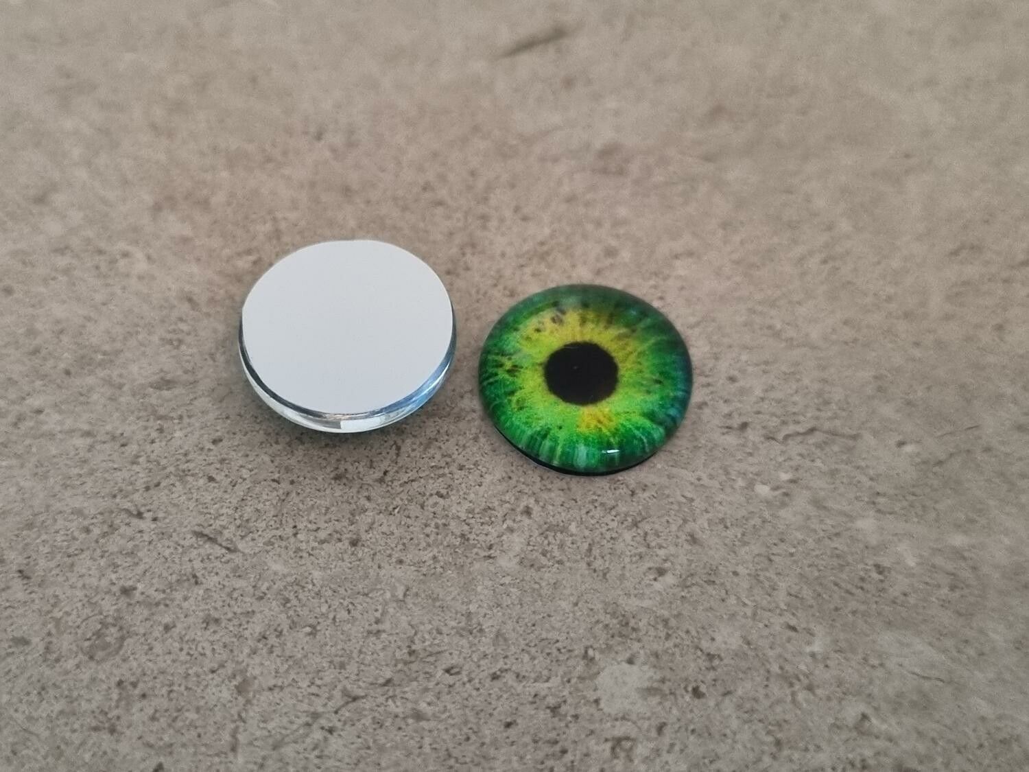 2 st drakögon kattögon i glas, glasinfattningar, cabochoner (12 mm)