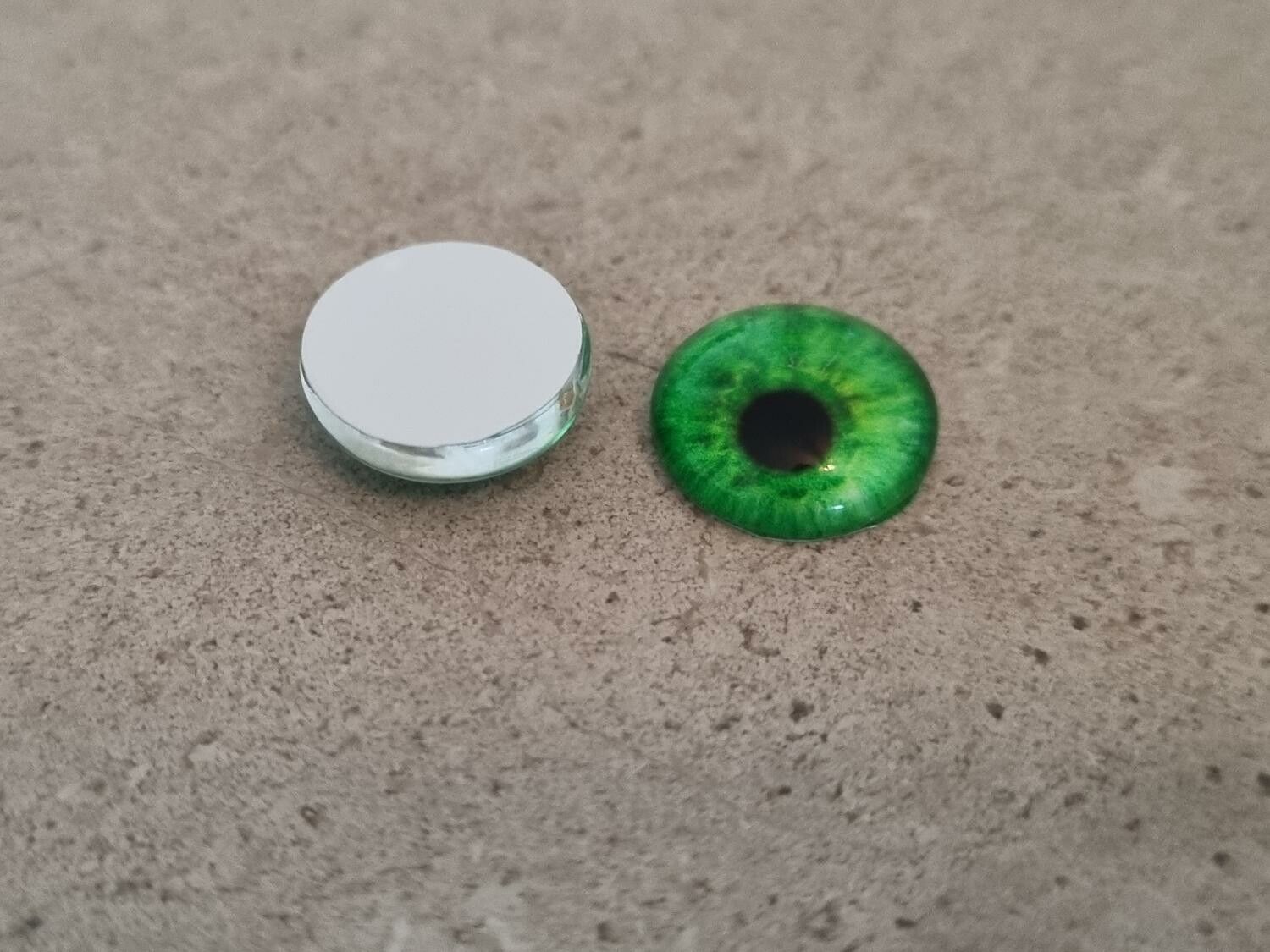 2 st drakögon kattögon i glas, glasinfattningar, cabochoner (12 mm)