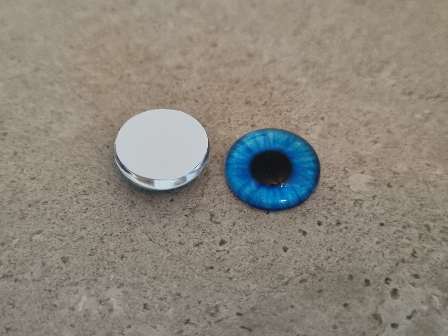 2 st drakögon kattögon i glas, glasinfattningar, cabochoner (12 mm)