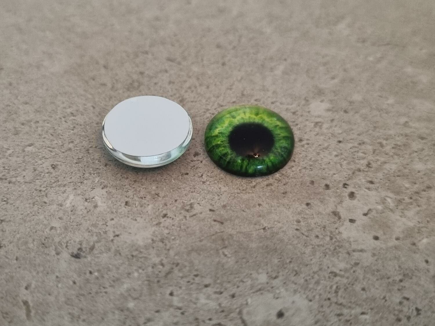 2 st drakögon kattögon i glas, glasinfattningar, cabochoner (12 mm)