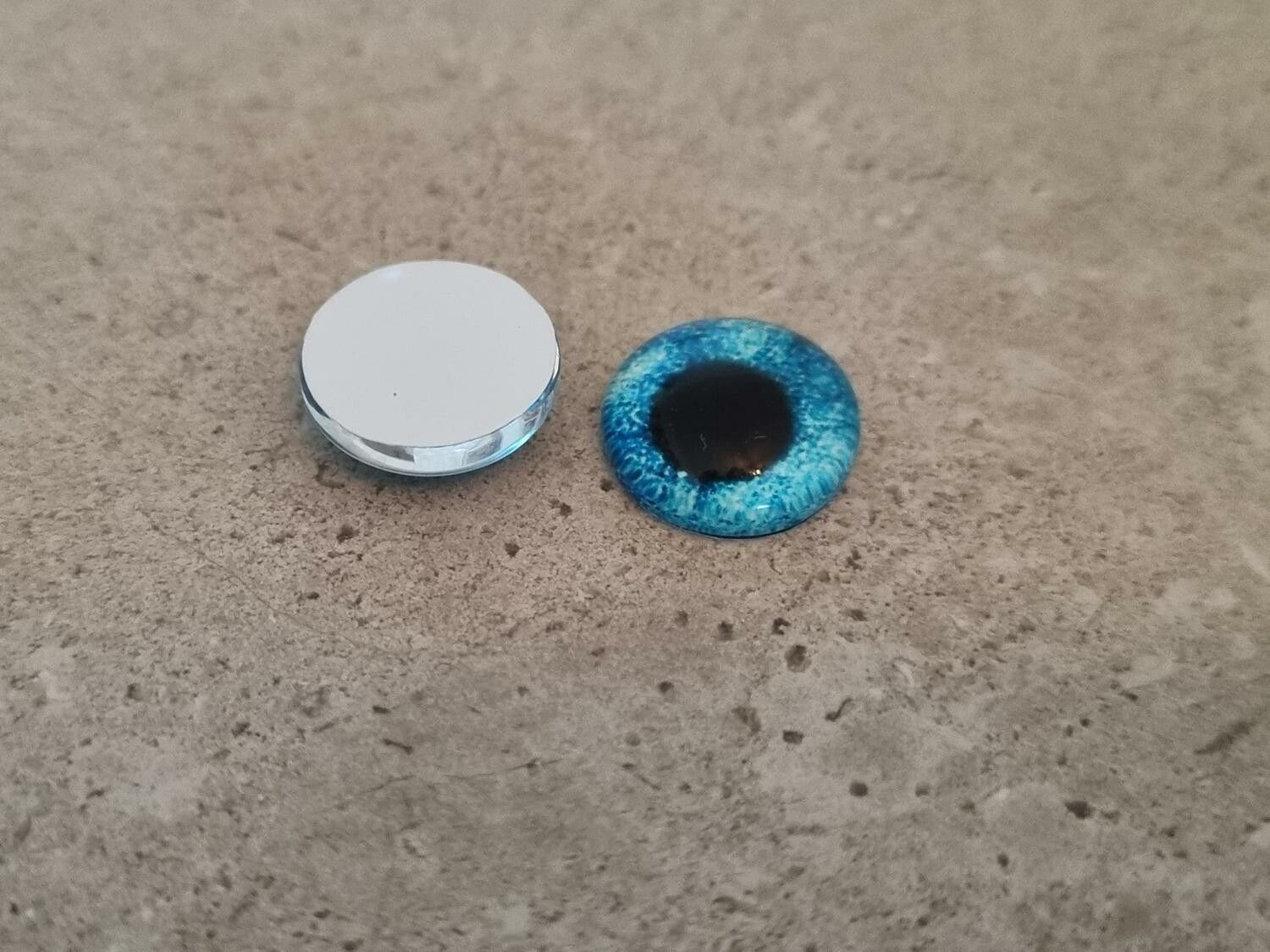 2 st drakögon kattögon i glas, glasinfattningar, cabochoner (12 mm)