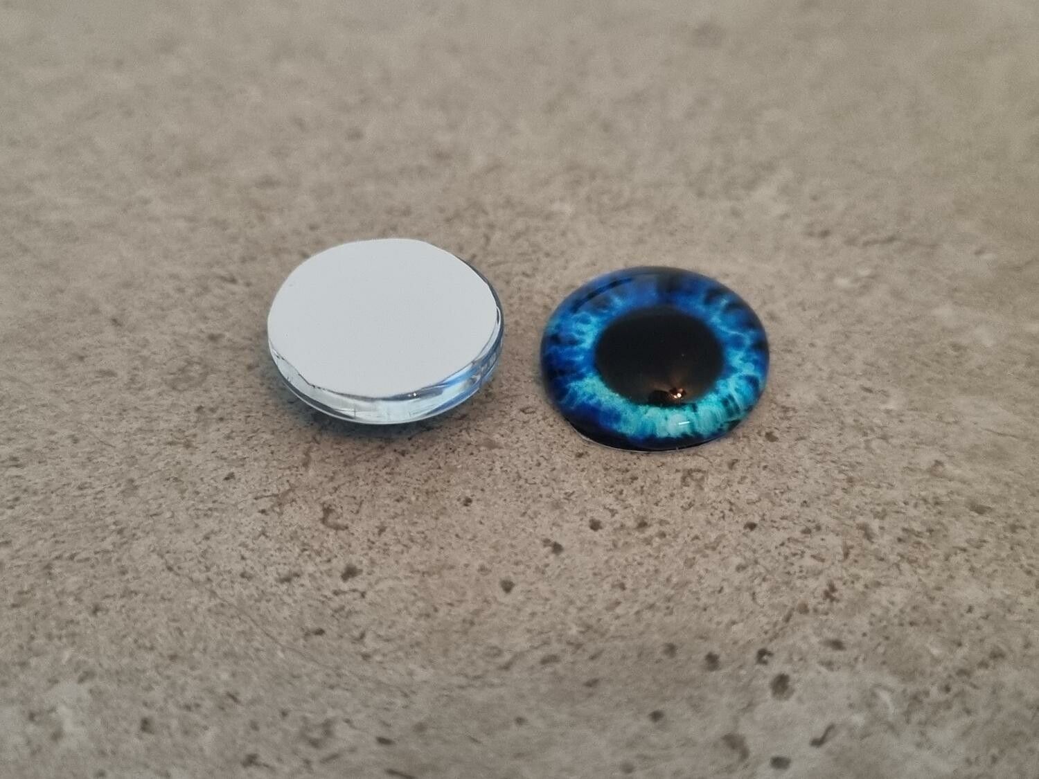 2 st drakögon kattögon i glas, glasinfattningar, cabochoner (12 mm)