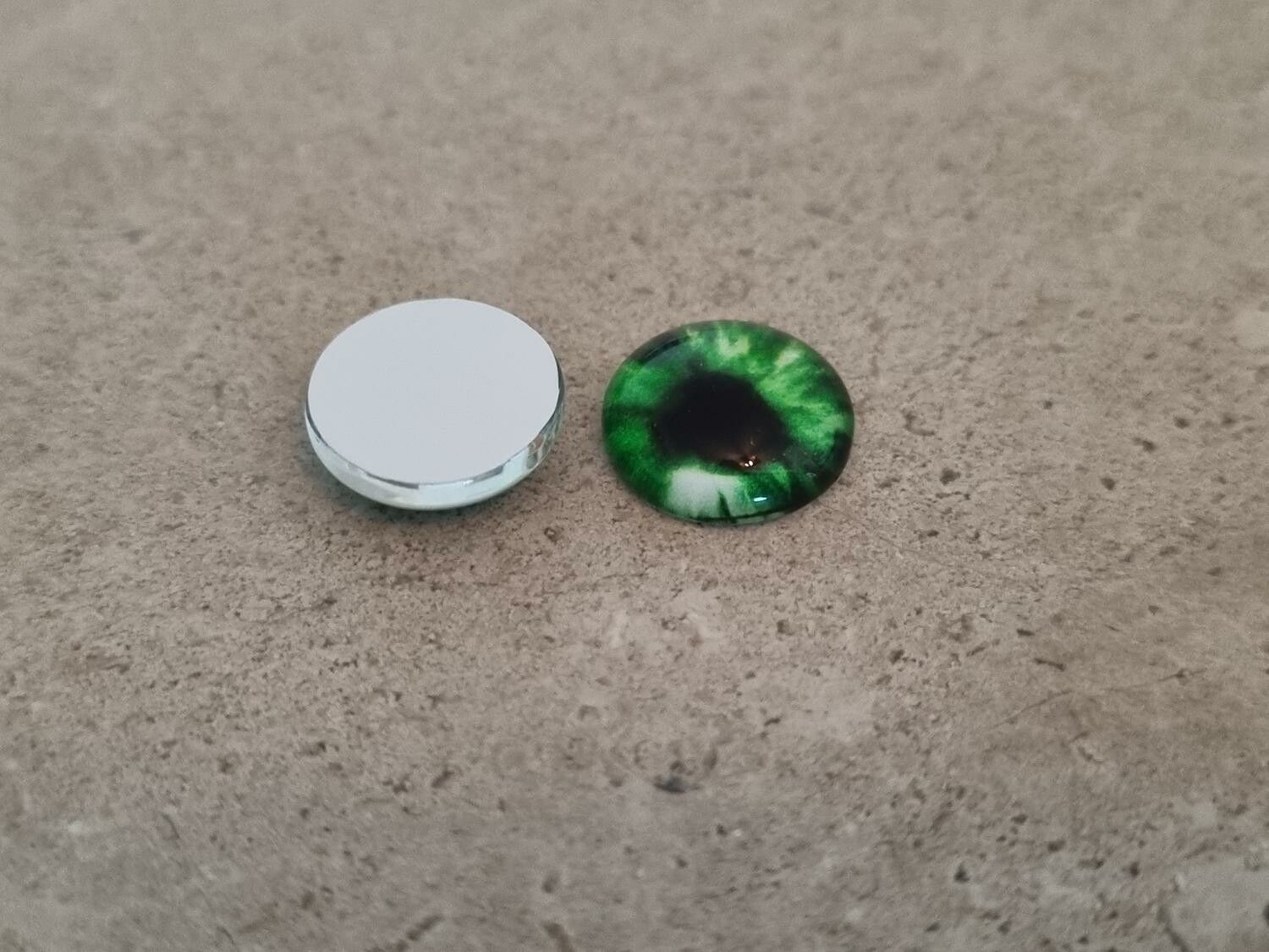 2 st drakögon kattögon i glas, glasinfattningar, cabochoner (12 mm)