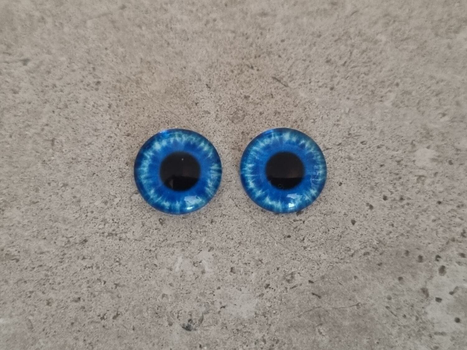 2 st drakögon kattögon i glas, glasinfattningar, cabochoner (12 mm)