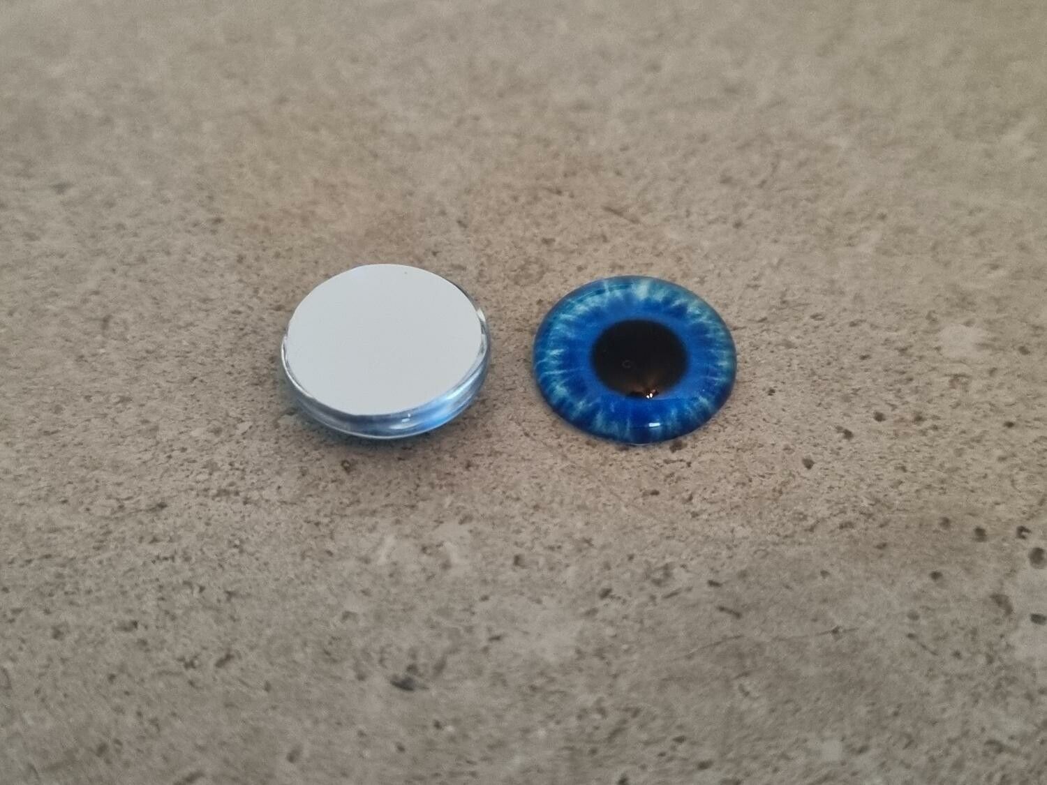 2 st drakögon kattögon i glas, glasinfattningar, cabochoner (12 mm)