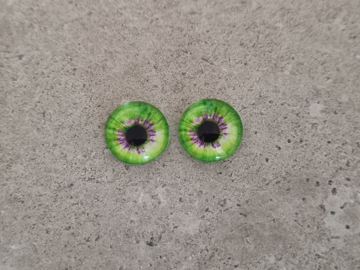 2 st drakögon kattögon i glas, glasinfattningar, cabochoner (12 mm)