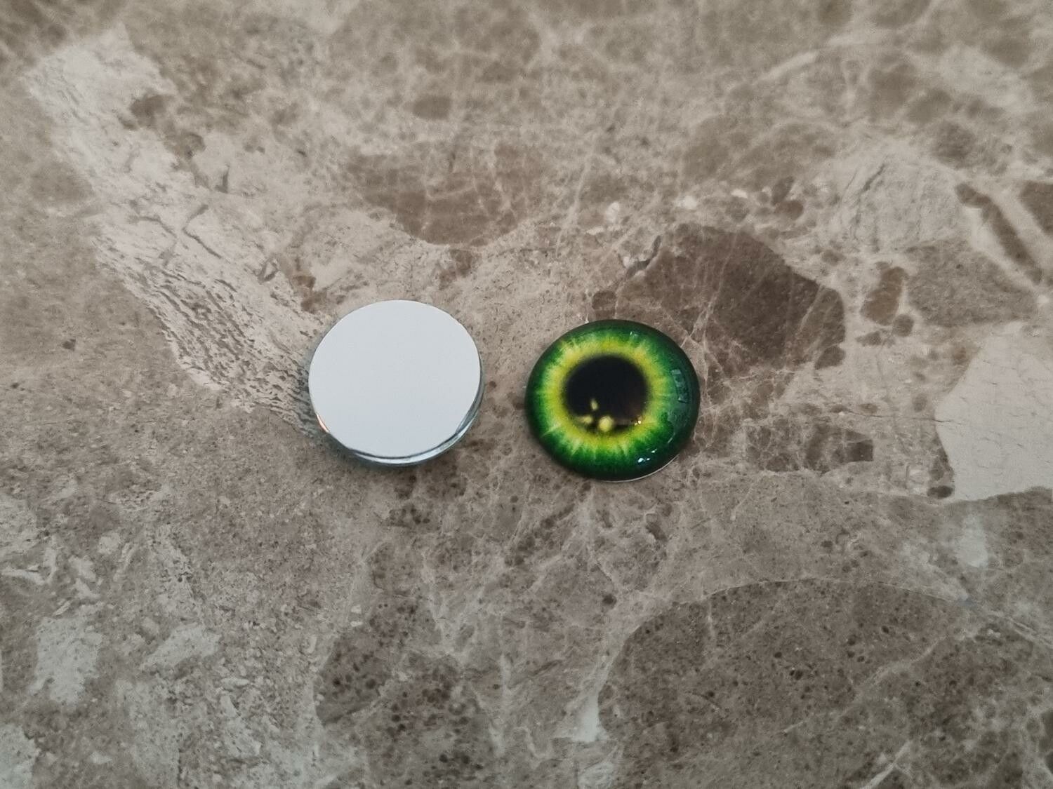 2 st drakögon kattögon i glas, glasinfattningar, cabochoner (12 mm)