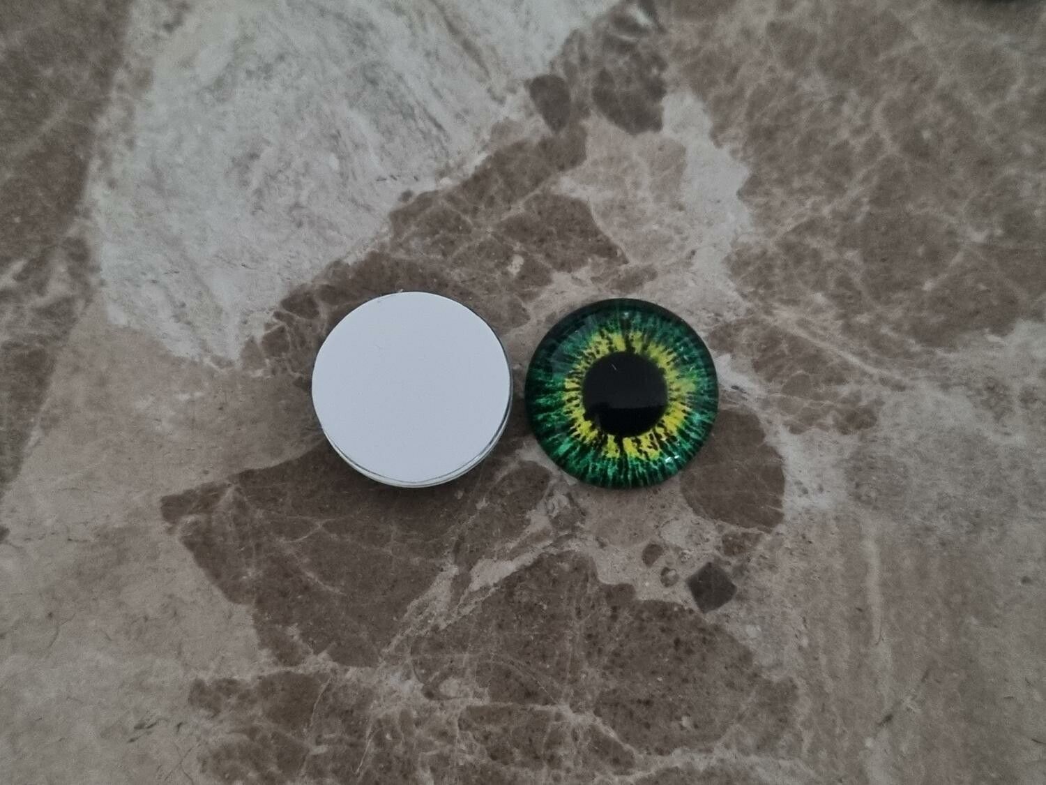 2 st drakögon kattögon i glas, glasinfattningar, cabochoner (12 mm)