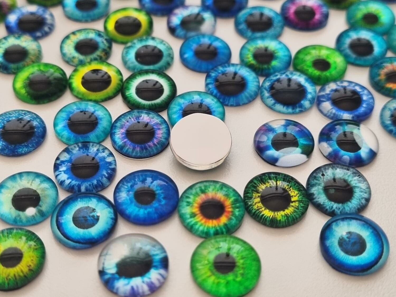 100 st drakögon kattögon i glas, glasinfattningar, miniatyrer (12 mm)
