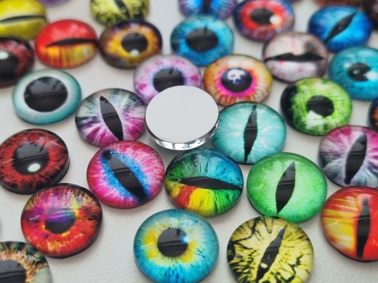 100 st drakögon kattögon i glas, glasinfattningar, miniatyrer (12 mm)