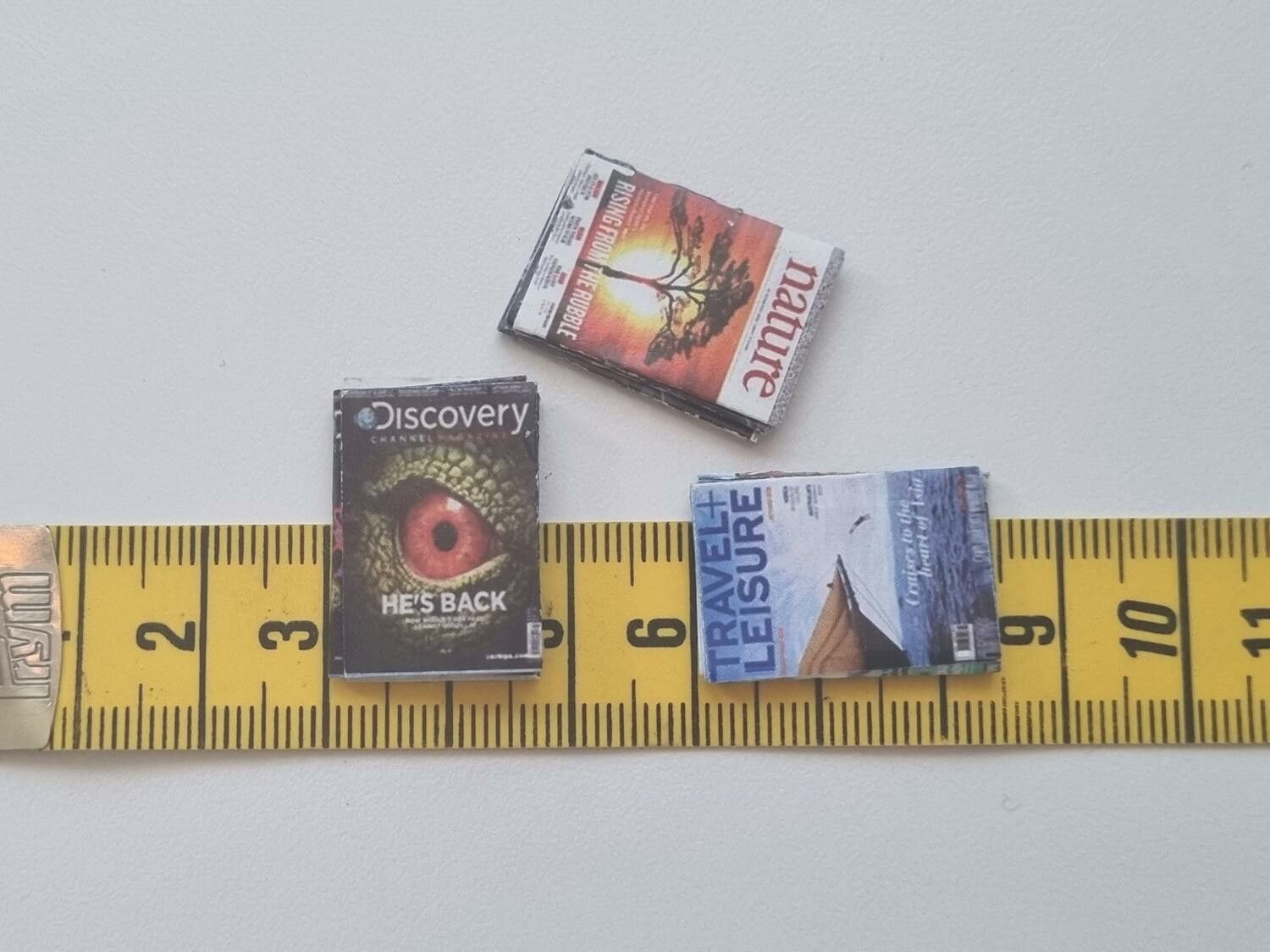 3 st retrotidningar, miniatyrböcker, minibok till dockskåp dockhus