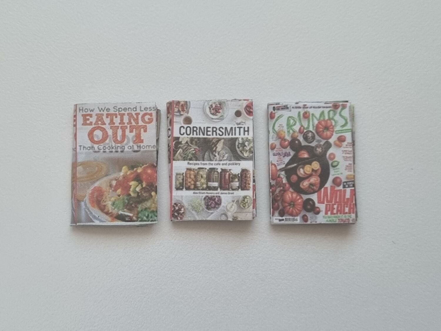 3 st retrotidningar, miniatyrböcker, minibok till dockskåp dockhus