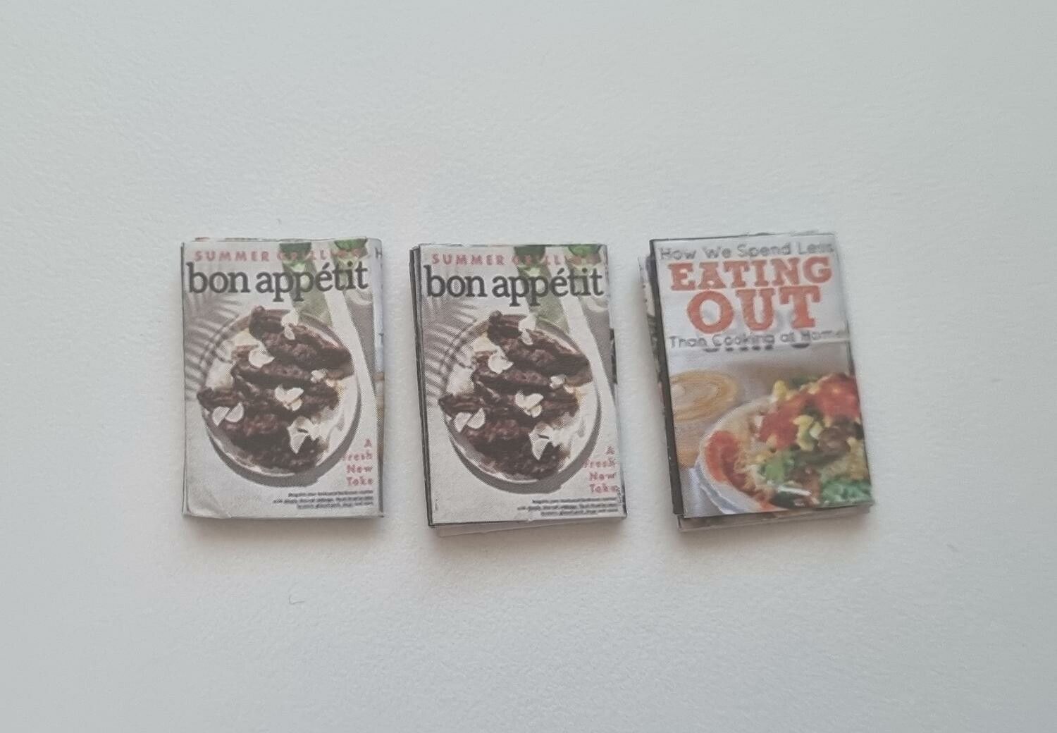 3 st retrotidningar, miniatyrböcker, minibok till dockskåp dockhus