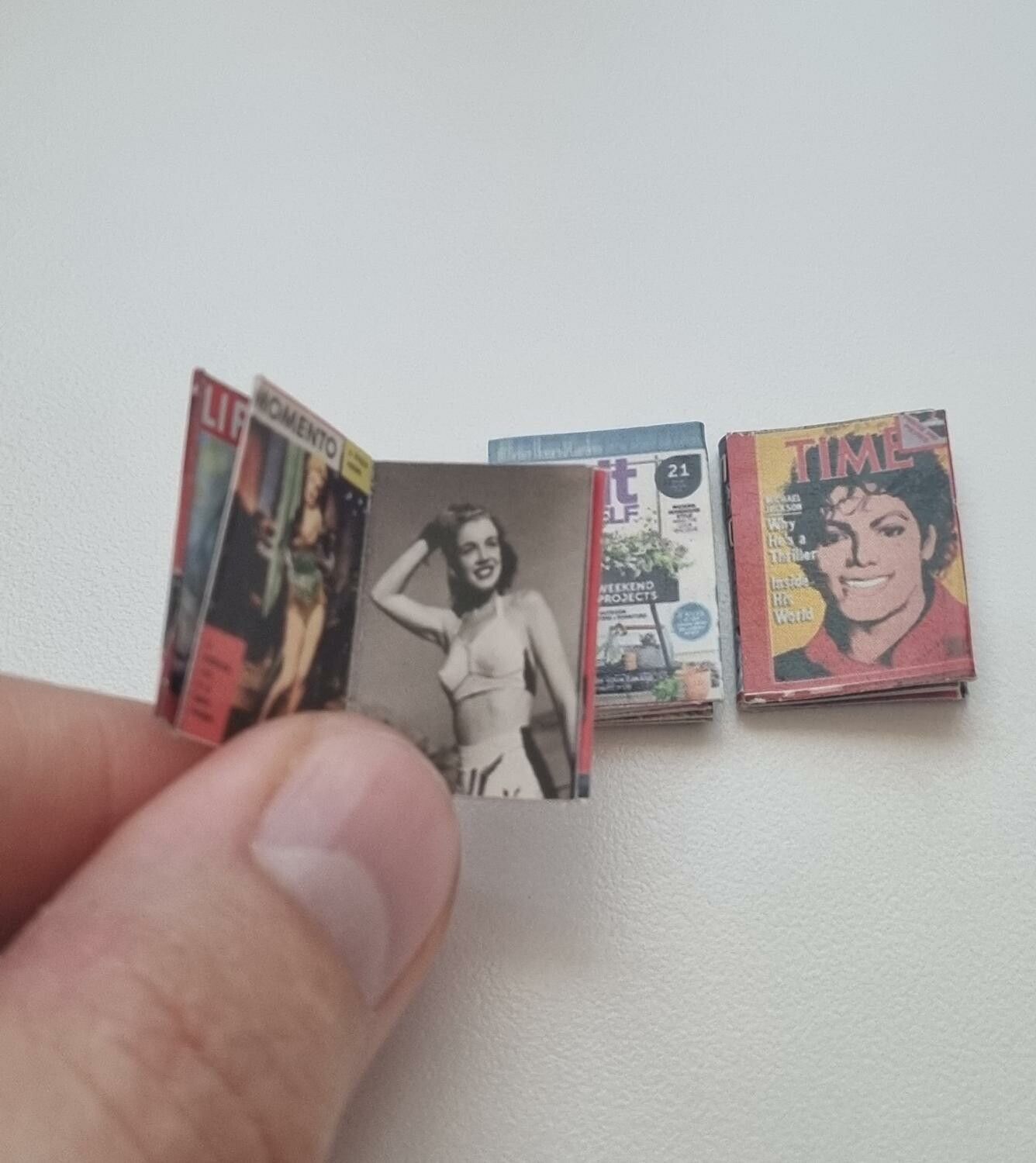 3 st retrotidningar, miniatyrböcker, minibok till dockskåp dockhus