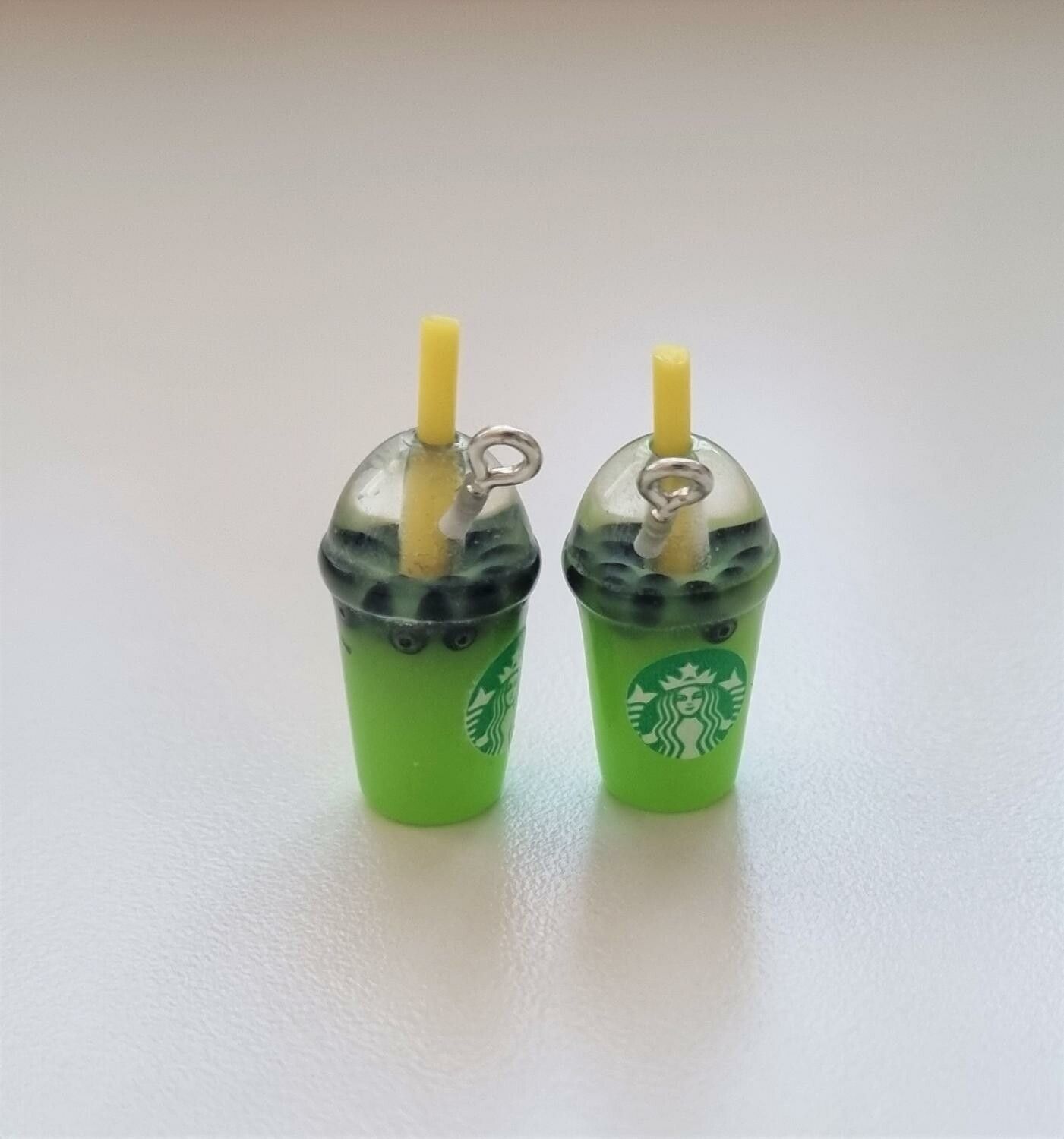 2 st iskaffe, frappucino, drinkar - Miniatyrer för dockhus, tittskåp