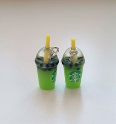 2 st iskaffe, frappucino, drinkar - Miniatyrer för dockhus, tittskåp