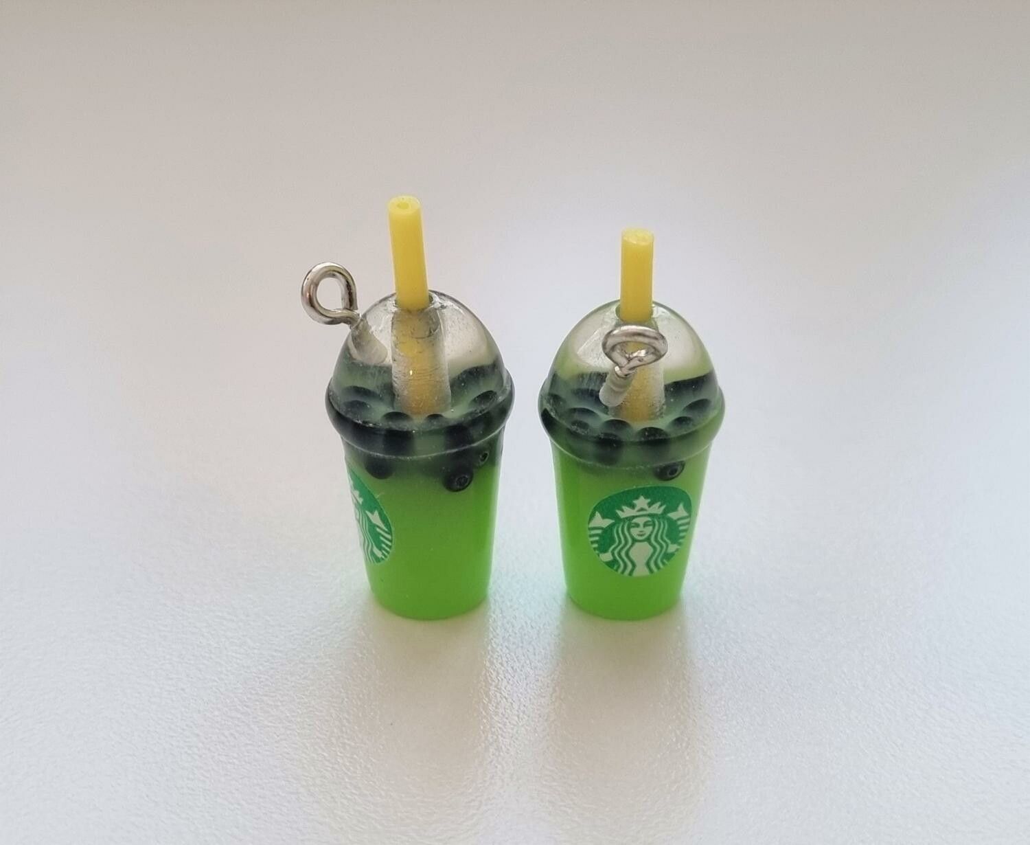 2 st iskaffe, frappucino, drinkar - Miniatyrer för dockhus, tittskåp