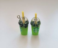 2 st iskaffe, frappucino, drinkar - Miniatyrer för dockhus, tittskåp