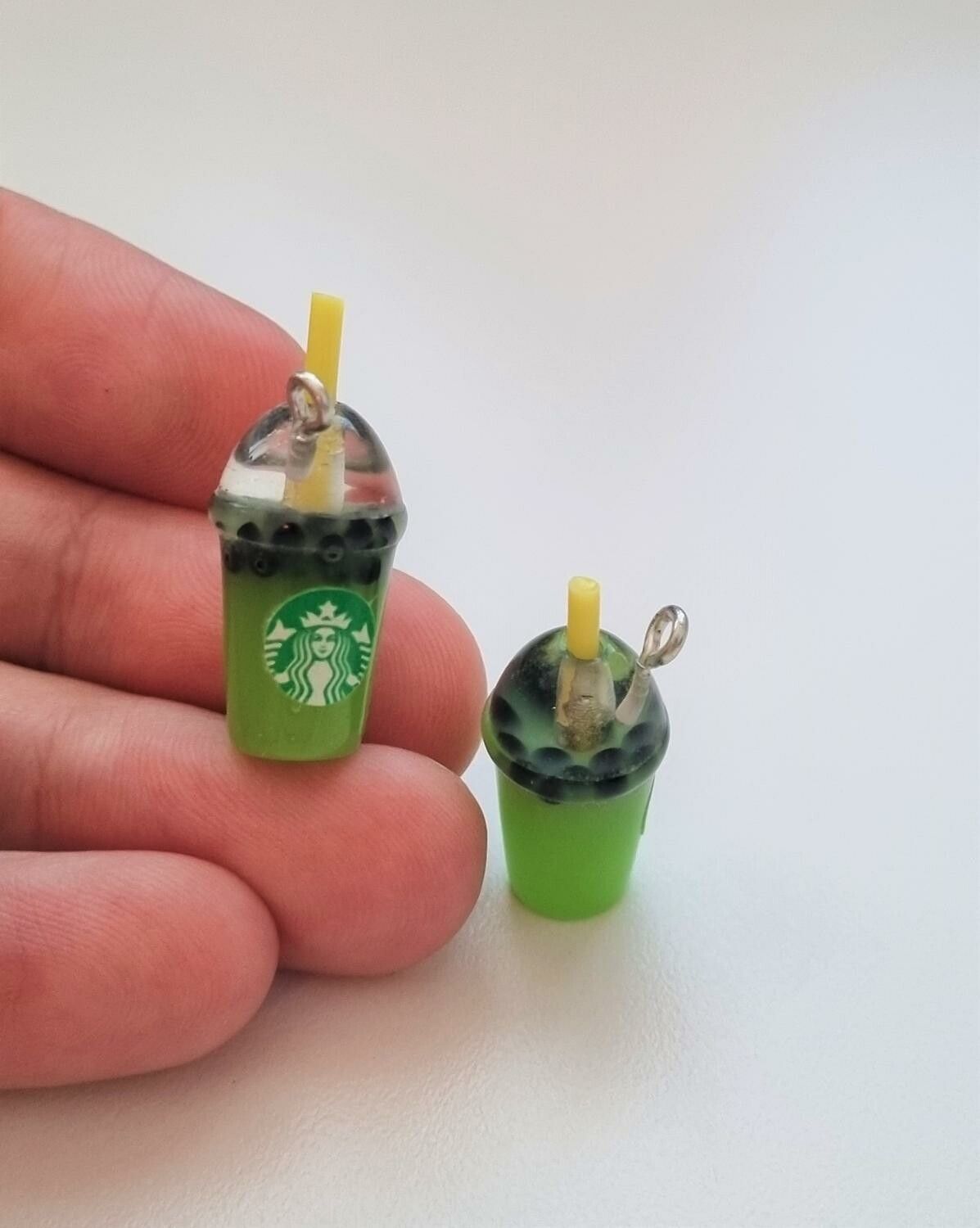 2 st iskaffe, frappucino, drinkar - Miniatyrer för dockhus, tittskåp