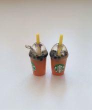 2 st iskaffe, frappucino, drinkar - Miniatyrer för dockhus, tittskåp