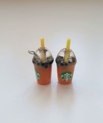 2 st iskaffe, frappucino, drinkar - Miniatyrer för dockhus, tittskåp