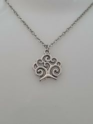 Halsband med ett träd, trädberlock (45 cm långt halsband)