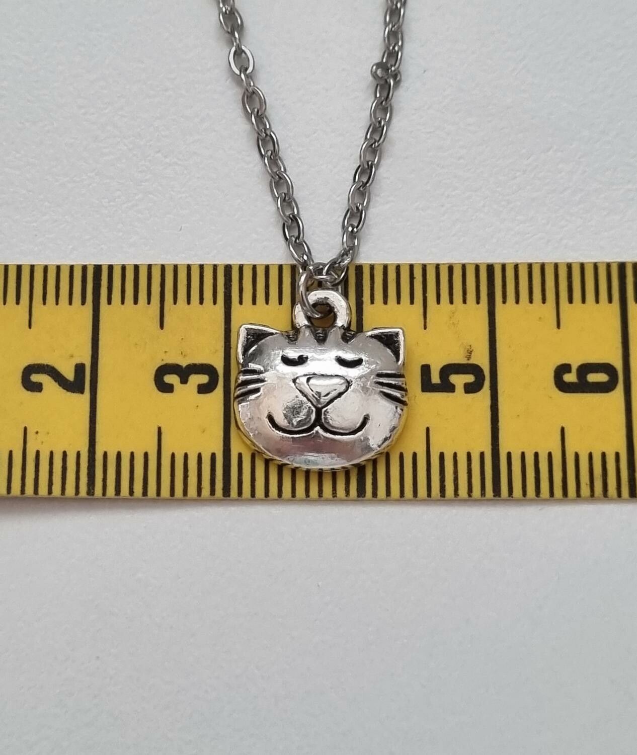 Halsband med ett kattansikte / en katt (45 cm långt halsband)