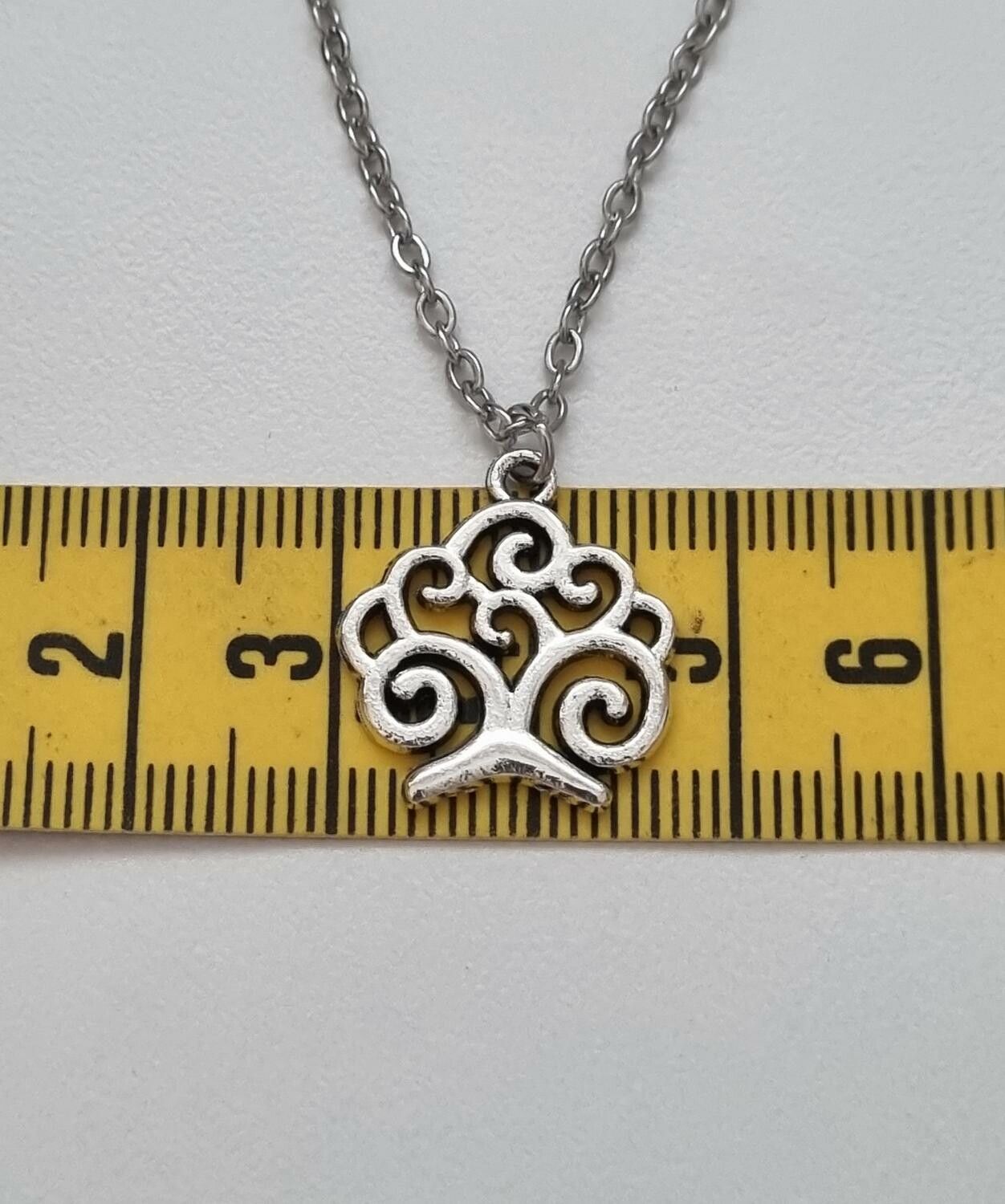 Halsband med ett träd, trädberlock (45 cm långt halsband)