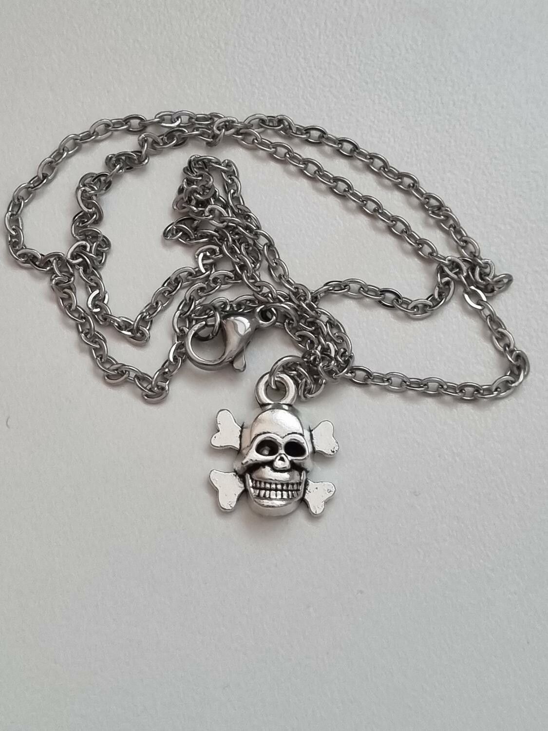Halsband med dödskalle, dödskalleberlock (45 cm långt halsband)