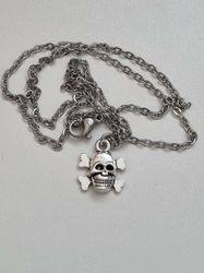 Halsband med dödskalle, dödskalleberlock (45 cm långt halsband)
