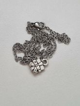 Halsband med ett litet paket (45 cm långt halsband)