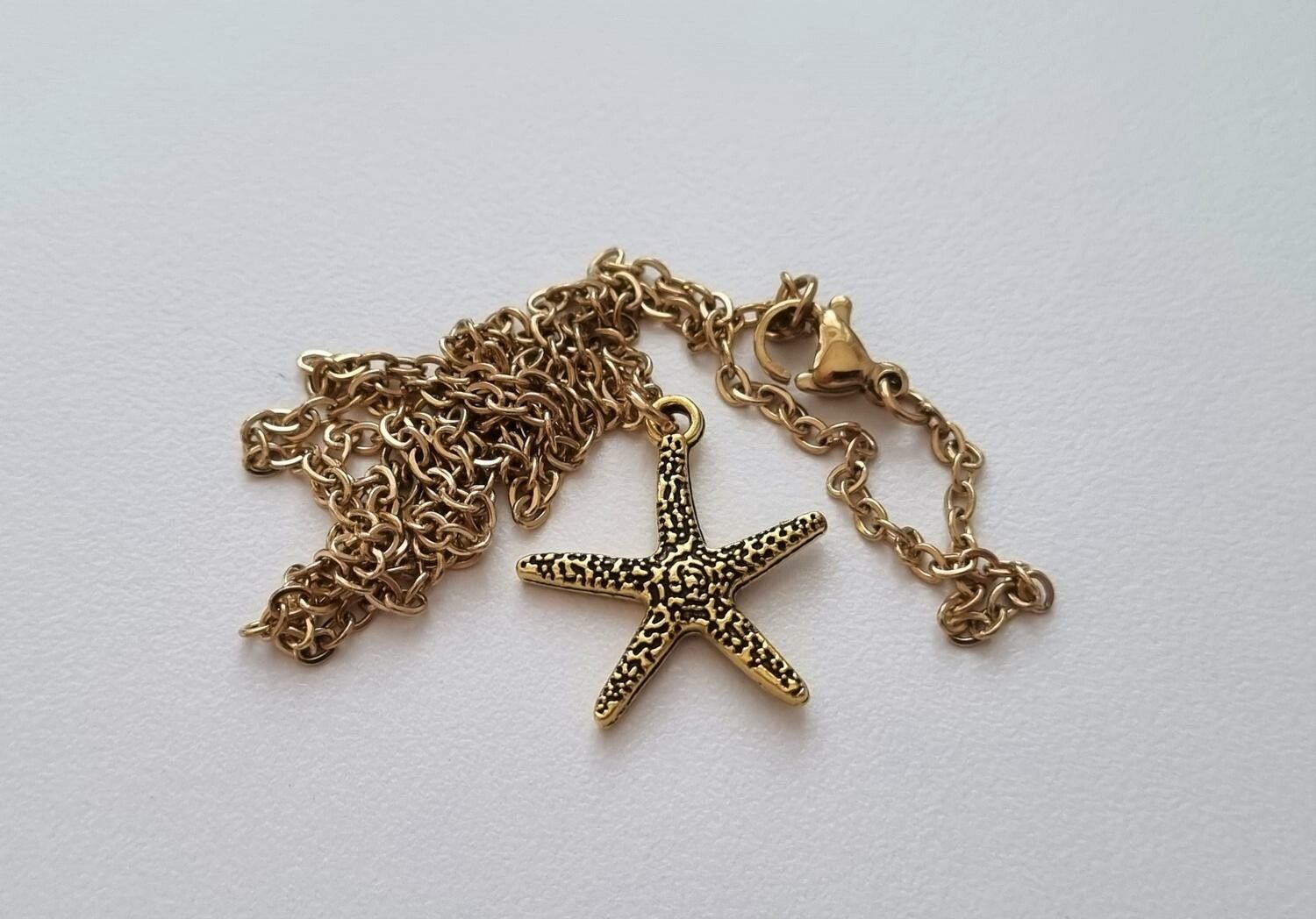 Halsband med sjöstjärna, sjöstjärneberlock (50 cm långt halsband)